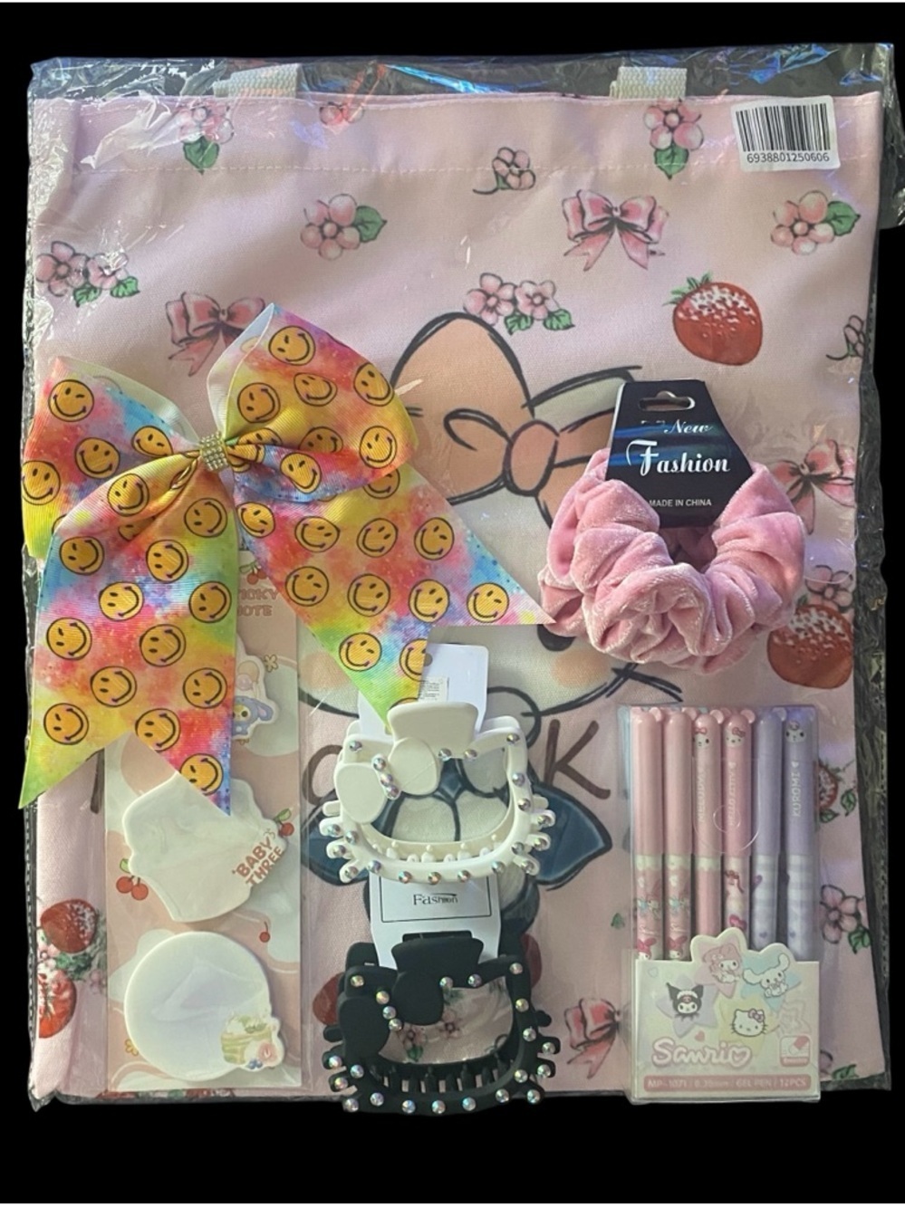 NWT-HELLO KITTY & FRIENDS BUNDLE